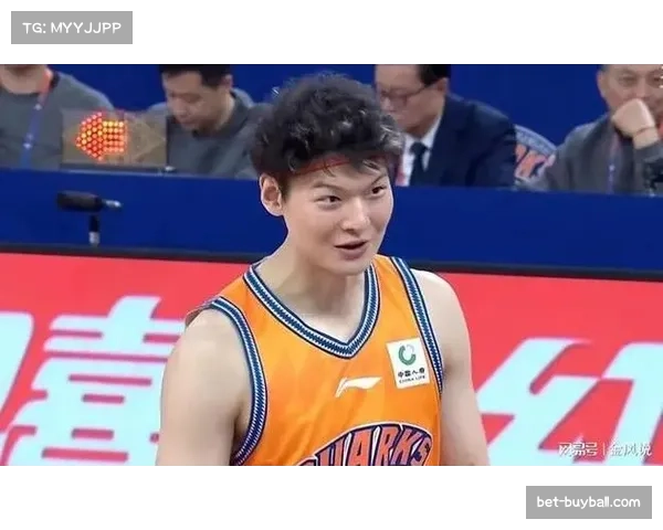 上海主场力克深圳 怀特塞德内线统治力展现无遗